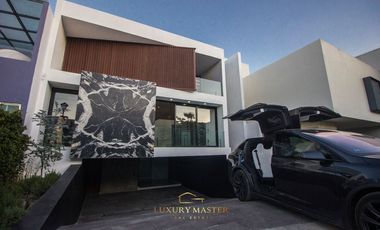 Casa en Los Olivos zona Valle Real en Venta