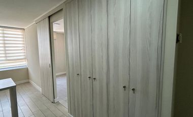 Oportunidad !!  ESTUDIO con dormitorio separado en Metro Santa Ana