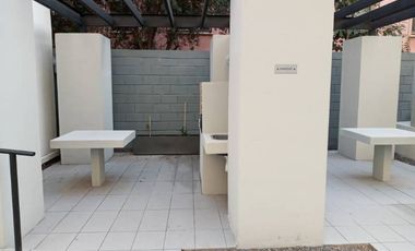 Oportunidad !!  ESTUDIO con dormitorio separado en Metro Santa Ana