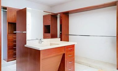 Casa en fraccionamiento AMUEBLADA 4 hab y 5 Baños cerca de Plaza Mayor