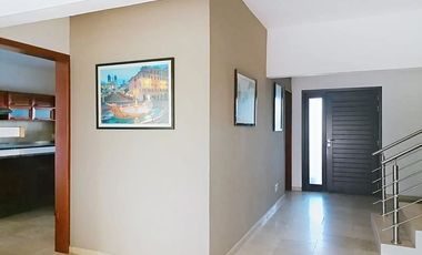 Casa en fraccionamiento AMUEBLADA 4 hab y 5 Baños cerca de Plaza Mayor