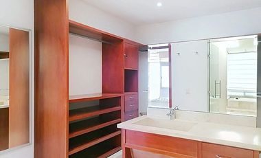 Casa en fraccionamiento AMUEBLADA 4 hab y 5 Baños cerca de Plaza Mayor