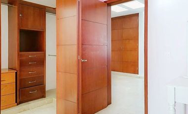 Casa en fraccionamiento AMUEBLADA 4 hab y 5 Baños cerca de Plaza Mayor