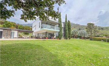 casa moderna en Copacabana, excelente ubicacion en unidad cerrada
