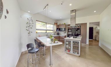 casa moderna en Copacabana, excelente ubicacion en unidad cerrada