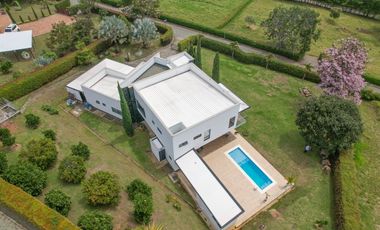 casa moderna en Copacabana, excelente ubicacion en unidad cerrada