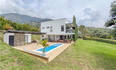 casa moderna en Copacabana, excelente ubicacion en unidad cerrada