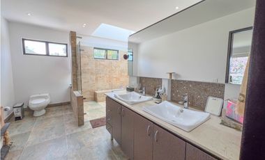 casa moderna en Copacabana, excelente ubicacion en unidad cerrada