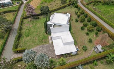 casa moderna en Copacabana, excelente ubicacion en unidad cerrada