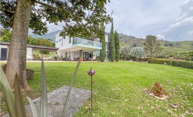 casa moderna en Copacabana, excelente ubicacion en unidad cerrada
