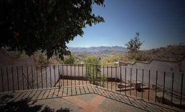 Casa en Venta en San Javier – Colonial con Gran Jardín preciosa vista