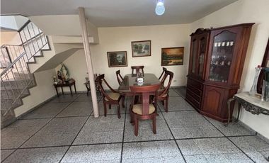 VENTA CASA UNIFAMILIAR EL NOGAL LAURELES PARA CONSTRUIR o HABITAR