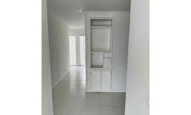 SE RENTA APARTAMENTO EN LA CIRCUNVALAR