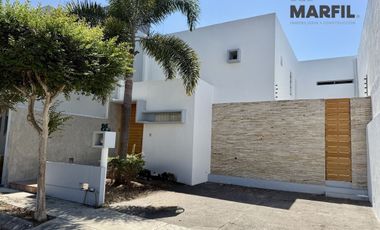 Hermosa Casa en Venta en Residencial Santa Bárbara Colima Excelente Ubicación