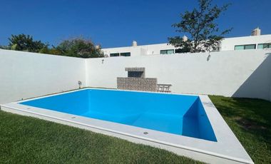 Venta de Casa en Mérida, Conkal, Residencial Magnolia, Alberca privada
