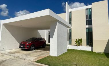 Venta de Casa en Mérida, Conkal, Residencial Magnolia, Alberca privada