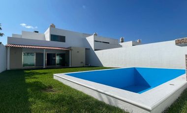 Venta de Casa en Mérida, Conkal, Residencial Magnolia, Alberca privada