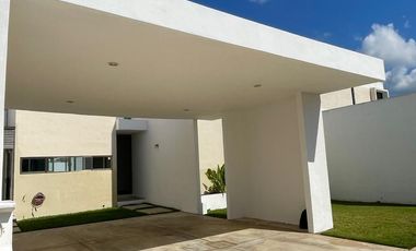 Venta de Casa en Mérida, Conkal, Residencial Magnolia, Alberca privada