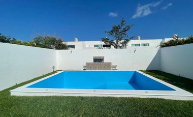 Venta de Casa en Mérida, Conkal, Residencial Magnolia, Alberca privada