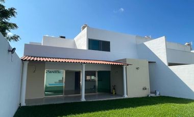 Venta de Casa en Mérida, Conkal, Residencial Magnolia, Alberca privada