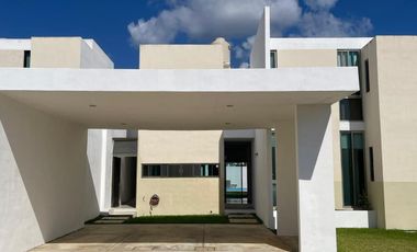 Venta de Casa en Mérida, Conkal, Residencial Magnolia, Alberca privada