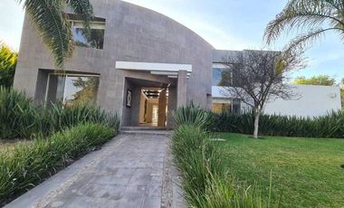 Casa en venta en Querétaro dentro del Club de Golf Campanario, de OPORTUNIDAD