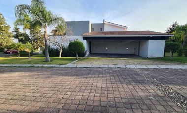 Casa en venta en Querétaro dentro del Club de Golf Campanario, de OPORTUNIDAD
