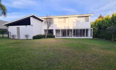 Casa en venta en Querétaro dentro del Club de Golf Campanario, de OPORTUNIDAD