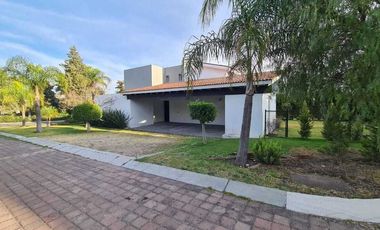 Casa en venta en Querétaro dentro del Club de Golf Campanario, de OPORTUNIDAD