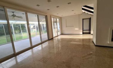 Casa en venta en Querétaro dentro del Club de Golf Campanario, de OPORTUNIDAD