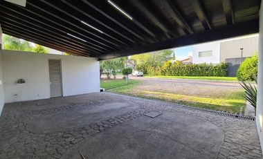 Casa en venta en Querétaro dentro del Club de Golf Campanario, de OPORTUNIDAD