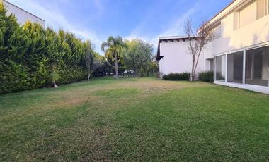 Casa en venta en Querétaro dentro del Club de Golf Campanario, de OPORTUNIDAD