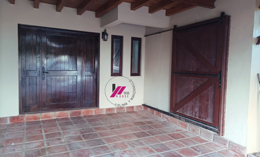HERMOSA CASA EN CONDOMINIO REAL DE SANTIAGO