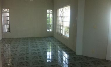 Casa en Venta  de 2 pisos. en Col. Hidalgo, en  la ciudad de Minatitlán, Veracruz.