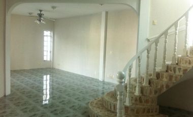 Casa en Venta  de 2 pisos. en Col. Hidalgo, en  la ciudad de Minatitlán, Veracruz.