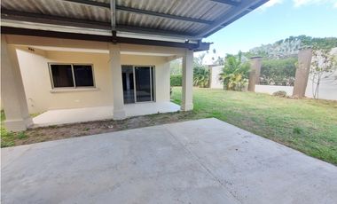 SE VENDE CASA EN WOODLANDS GRAN TERRENO PANAMA PACIFICO
