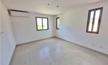 SE VENDE CASA EN WOODLANDS GRAN TERRENO PANAMA PACIFICO