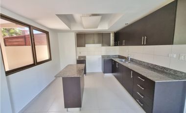 SE VENDE CASA EN WOODLANDS GRAN TERRENO PANAMA PACIFICO
