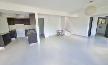 SE VENDE CASA EN WOODLANDS GRAN TERRENO PANAMA PACIFICO