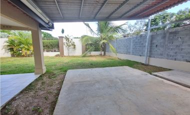 SE VENDE CASA EN WOODLANDS GRAN TERRENO PANAMA PACIFICO