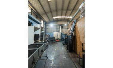 VENTA EN BLOCK 2 GALPONES 977m2 CUBIERTOS MAS LOTE 510m2 Dist E3