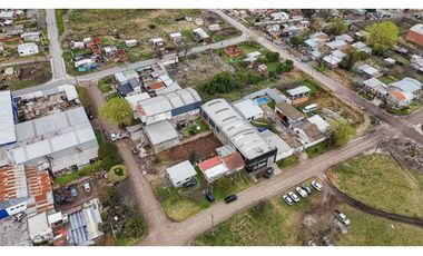 VENTA EN BLOCK 2 GALPONES 977m2 CUBIERTOS MAS LOTE 510m2 Dist E3