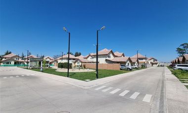 Casa en Arriendo en Condominio Haras de Linderos / 3D + 2B