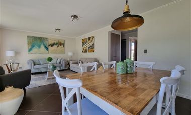 Casa en Arriendo en Condominio Haras de Linderos / 3D + 2B