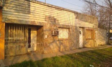 SE VENDE CASA  A REFACCIONAR EN SANTO TOMÉ