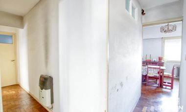Departamento 4 ambientes con baño y toilette - Olivos excelente ubicación.