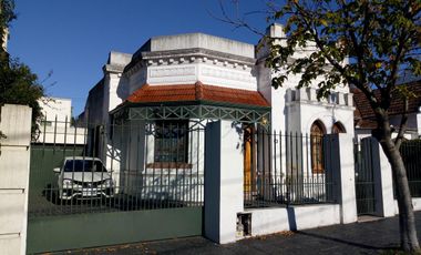 Casa -de Estilo Inglés 4 amb en una sola planta Quilmes Residencial