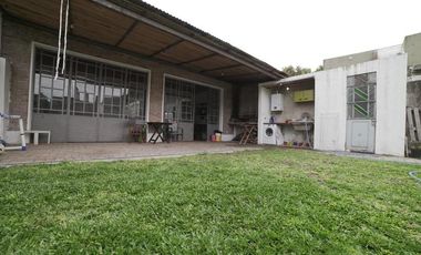 OPORTUNIDAD !!!! Casa antigua reciclada- Lomas de Zamora Este