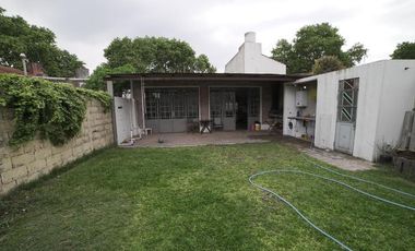 OPORTUNIDAD !!!! Casa antigua reciclada- Lomas de Zamora Este