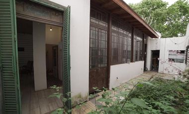 OPORTUNIDAD !!!! Casa antigua reciclada- Lomas de Zamora Este